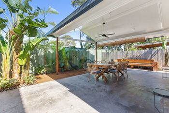 Roomerang At Binya Avenue - Kawana Tourism 6