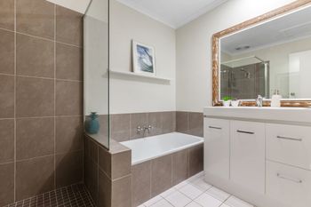 Roomerang At Binya Avenue - Kawana Tourism 2