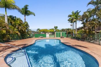 Roomerang At Binya Avenue - Kawana Tourism 3