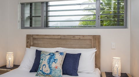 Magnetic Blue Waterfront Apartments - Kawana Tourism 3