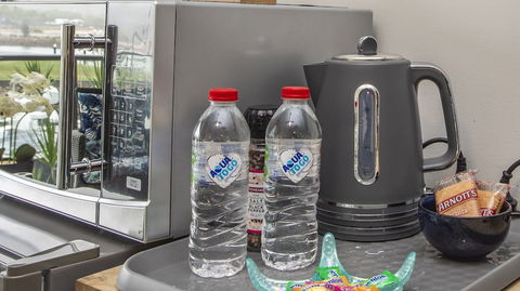 Magnetic Blue Waterfront Apartments - Kawana Tourism 5