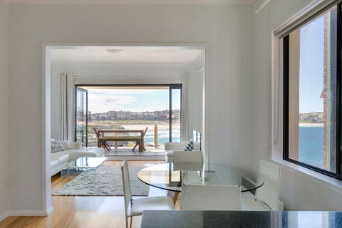Ultimate Bondi Escape - Kawana Tourism 3