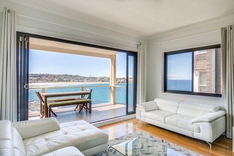 Ultimate Bondi Escape - Kawana Tourism 0