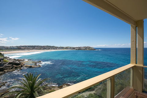 Ultimate Bondi Escape - Kawana Tourism 5