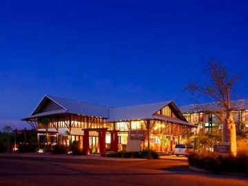 Pinctada Cable Beach - Kawana Tourism 0
