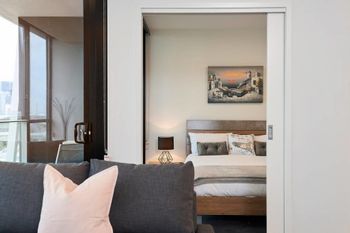Stunning Harbour & City View Loft - Kawana Tourism 6