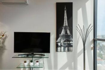 Stunning Harbour & City View Loft - Kawana Tourism 5