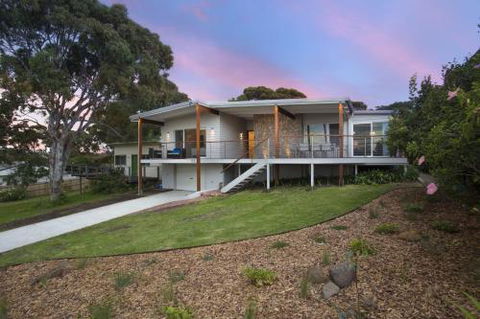 THE PERFECT BEACH HOUSE - Kawana Tourism 0