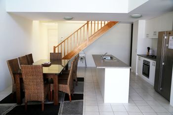 Waters Edge - Kawana Tourism 3