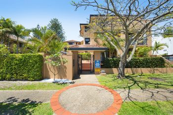 Mermaid By The Sea - Kawana Tourism 4