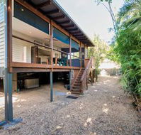 Modern 3 Bedroom Treehouse - Kawana Tourism