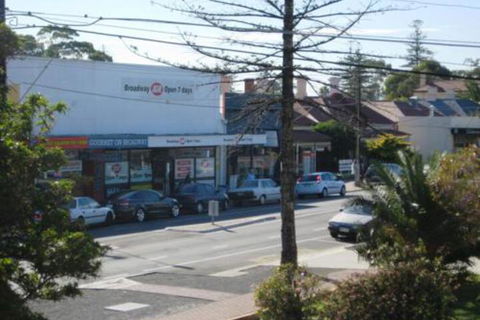 Glenelg Holiday Apartments The Broadway - Kawana Tourism 2