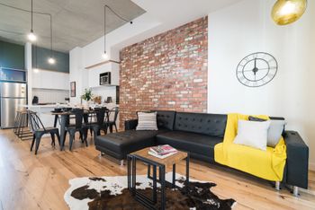 Phoenix On Curzon Rejuvenate Stays - Kawana Tourism 3