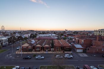 Phoenix On Curzon Rejuvenate Stays - Kawana Tourism 4