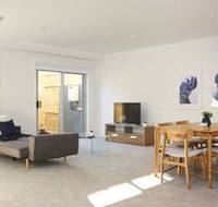 Spacious  Bright 1 Bedroom Apartment - Kawana Tourism
