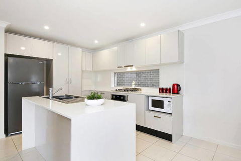 Alpine Place Villas - Kawana Tourism 0