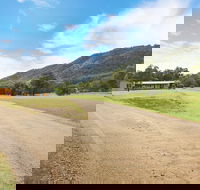 Feathertop Views and Dorm - Kawana Tourism