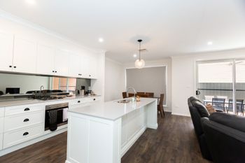 Brand New Townhouse - Kawana Tourism 1