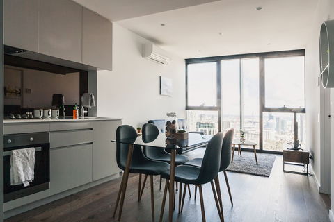 Victoria One Suites - Kawana Tourism 4