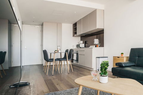 Victoria One Suites - Kawana Tourism 2