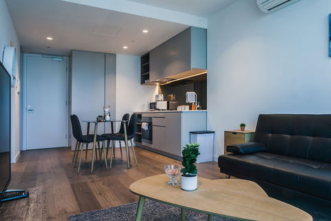 Victoria One Suites - Kawana Tourism 6