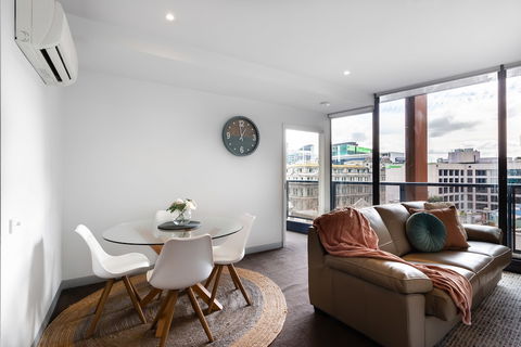 Ella, 1BDR Melbourne Apartment - Kawana Tourism 1