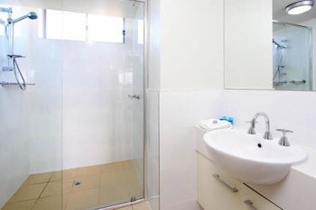 P A Apartments - Kawana Tourism 6