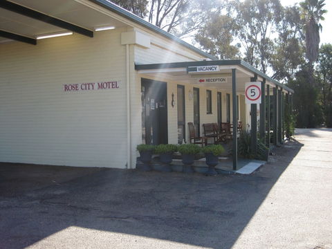 Rose City Motor Inn - Kawana Tourism 1