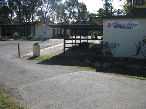 Rose City Motor Inn - Kawana Tourism 3