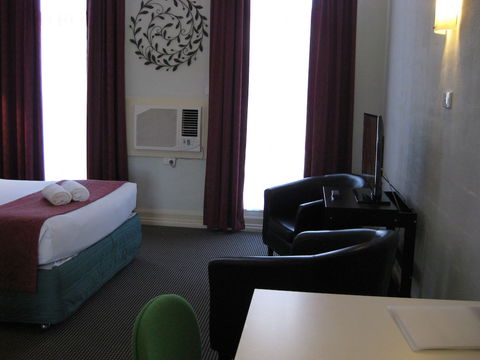 Rose City Motor Inn - Kawana Tourism 5