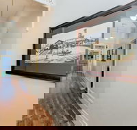 Seymours on Lydiard - Kawana Tourism