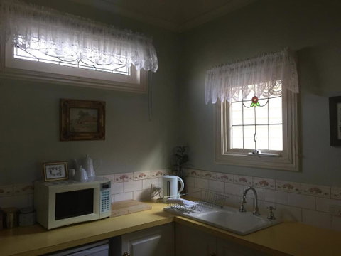 Braeside Garden Cottages - Kawana Tourism 3