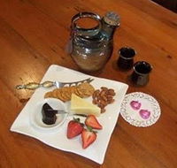 Ayr Bed  Breakfast on McIntyre - Kawana Tourism