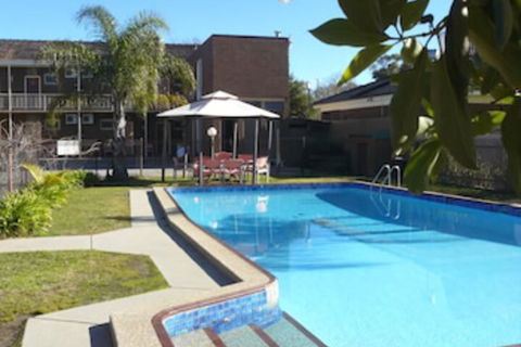 Australia Park Motel - Kawana Tourism 3