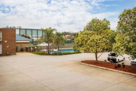 Australia Park Motel - Kawana Tourism 0
