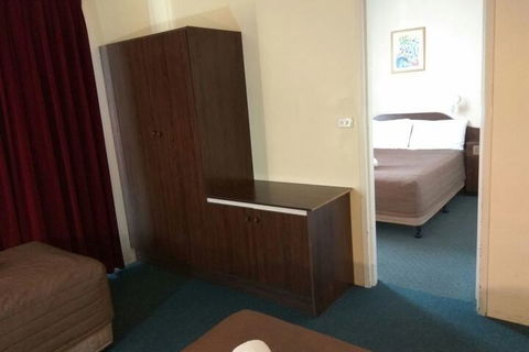 Australia Park Motel - Kawana Tourism 7