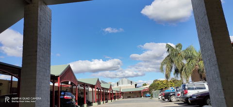 Hume Inn Motel - Kawana Tourism 1