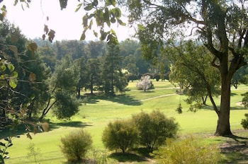 Commercial Golf Resort - Kawana Tourism 1