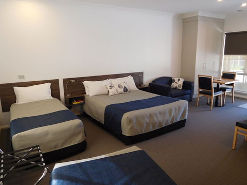 Commercial Golf Resort - Kawana Tourism 6