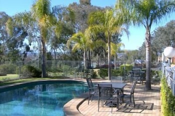 Commercial Golf Resort - Kawana Tourism 3