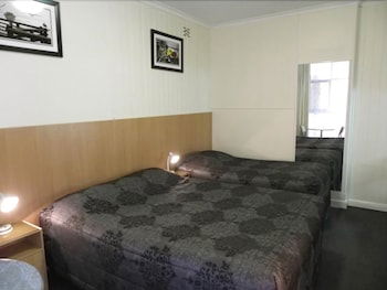 Albury Clifton Motel - Kawana Tourism 1