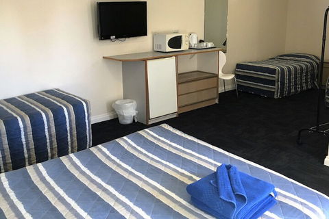 City West Motel - Kawana Tourism 4