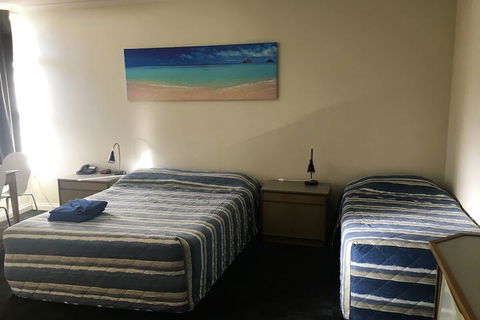 City West Motel - Kawana Tourism 3