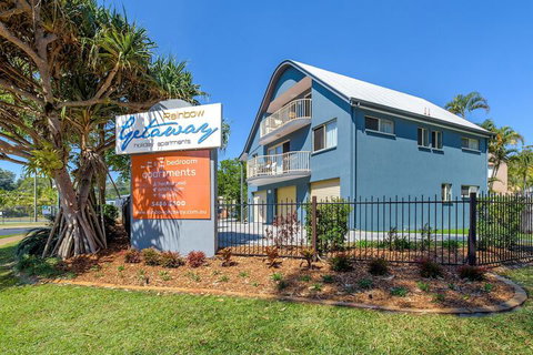 Rainbow Getaway Holiday Apartments - Kawana Tourism 4