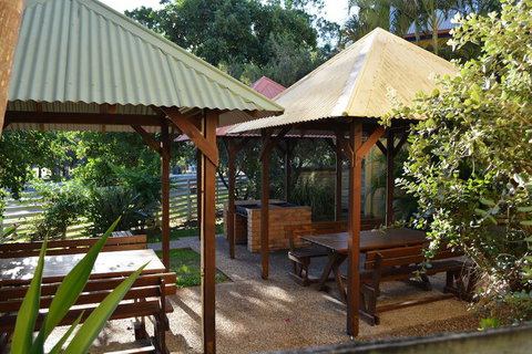 Rainbow Getaway Holiday Apartments - Kawana Tourism 1