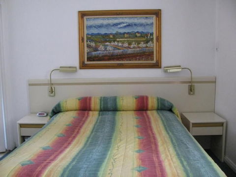 Wayfarer Motel - Kawana Tourism 5