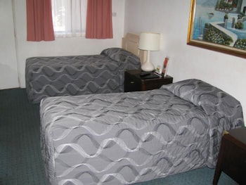 Wayfarer Motel - Kawana Tourism 4