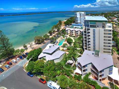 Moorings Beach Resort - Kawana Tourism 0