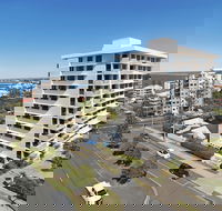 Burgess  Kings Beach Apartments - Kawana Tourism