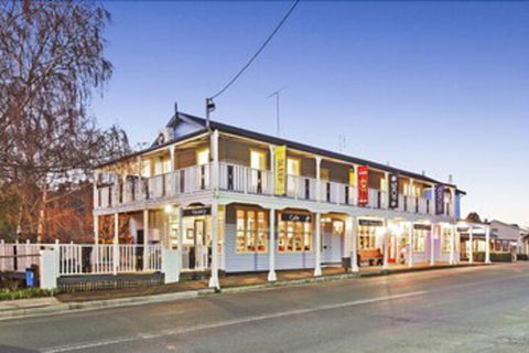 Mole Creek Guest House - Kawana Tourism 1